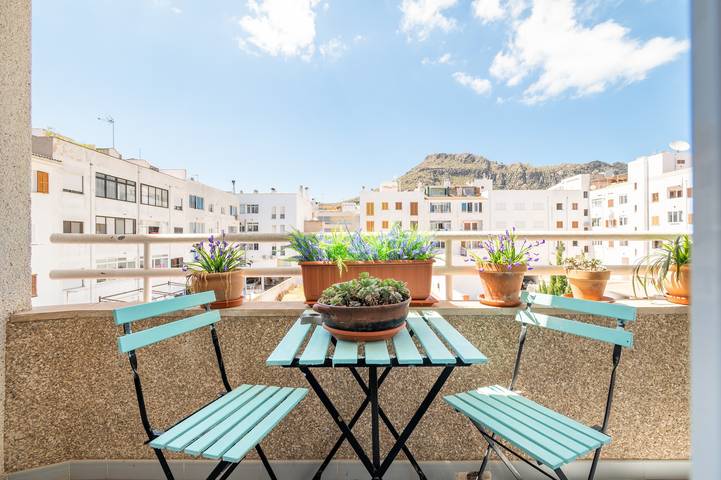 Apartamento inteiro, Apartamento 'Taiko' em Puerto de Pollensa com terraço privado, varanda e Wi-Fi in Port de Pollença, Pollença