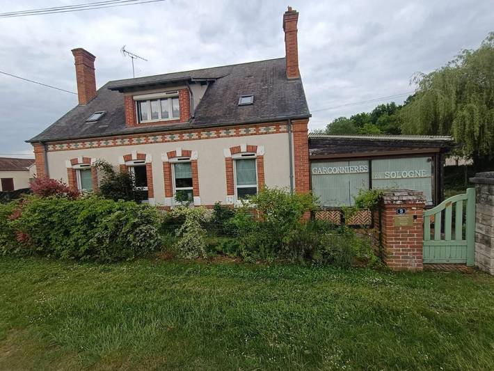 Maison d’hôte pour 2 personnes, avec Jacuzzi et Terrasse ainsi que Jardin et Piscine à Salbris