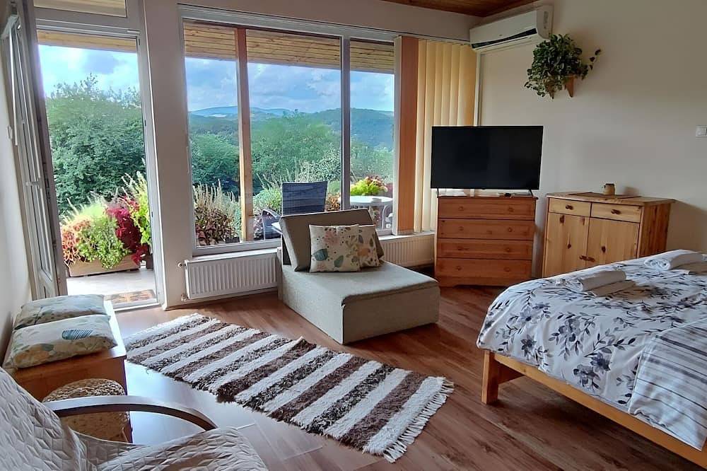 Ganze Wohnung, Harmony of romance and nature for two, in a double bedroom in Mischkolz, Borsod-Abaúj-Zemplén megye