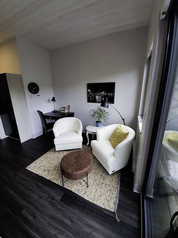 Ganze Wohnung, Baker Street Central - Balkon mit herrlichem Blick auf die Straße in Nelson, Whitewater Ski Resort