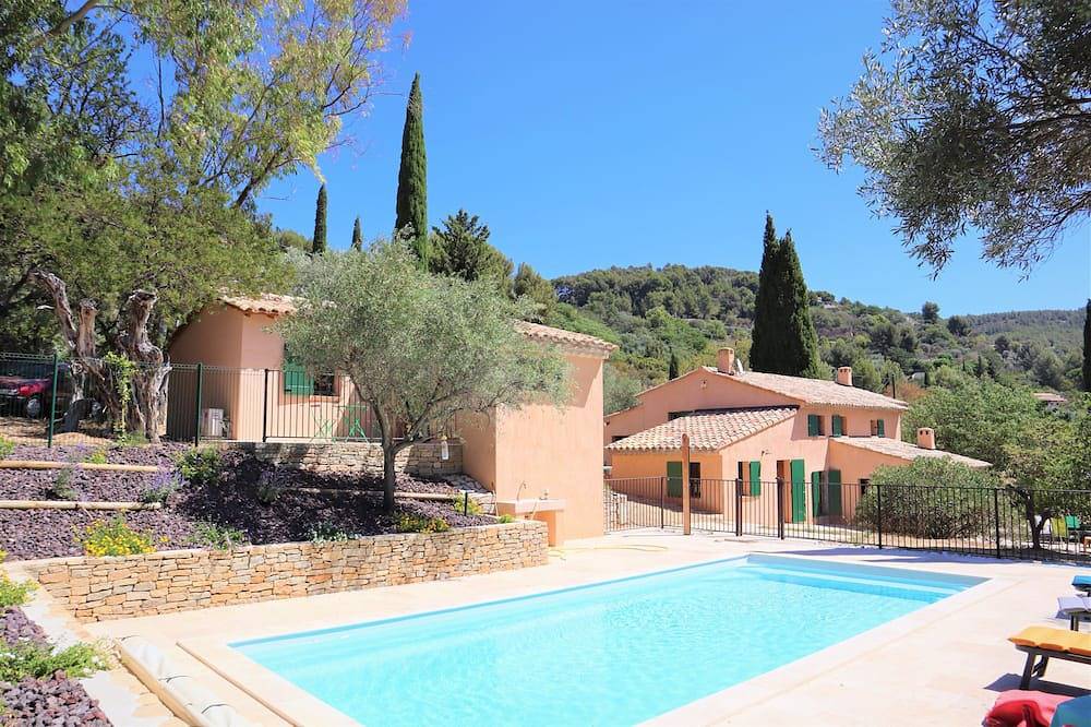 Bastide en plein Cœur de la vallée provençale in Le Beausset, Côte méditerranéenne (France)