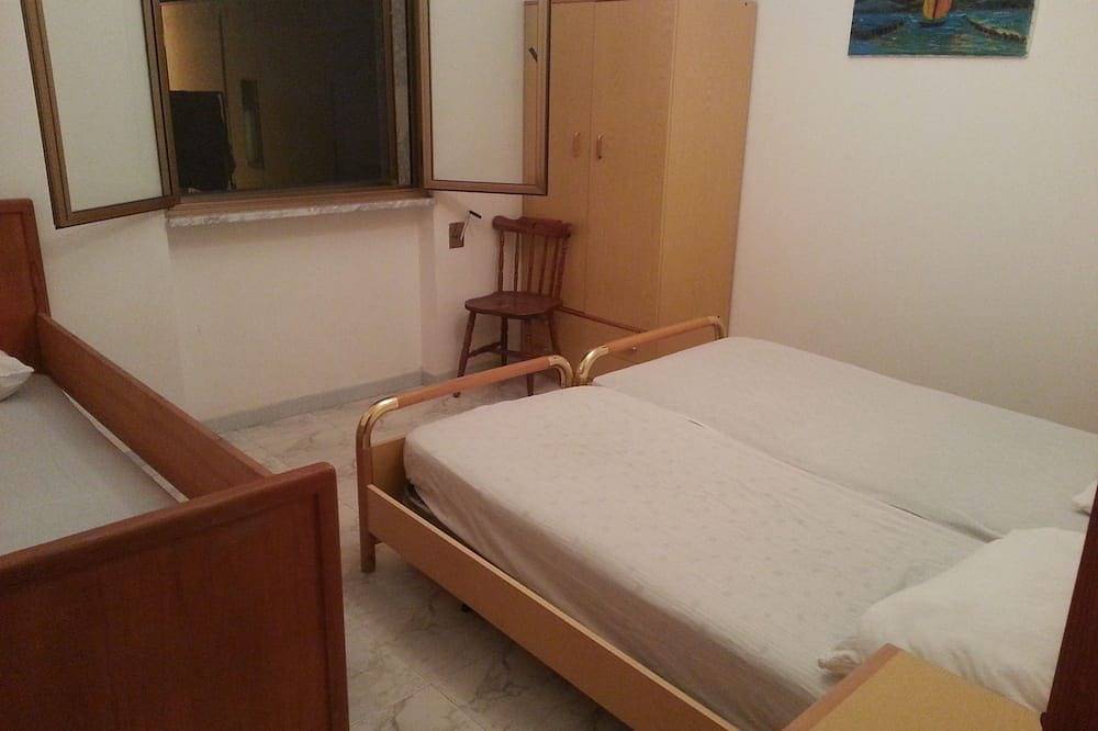 Entire apartment, Casa Del Sole 3 Torre Pali 20Mt From The Beach in Torre Pali, Salve