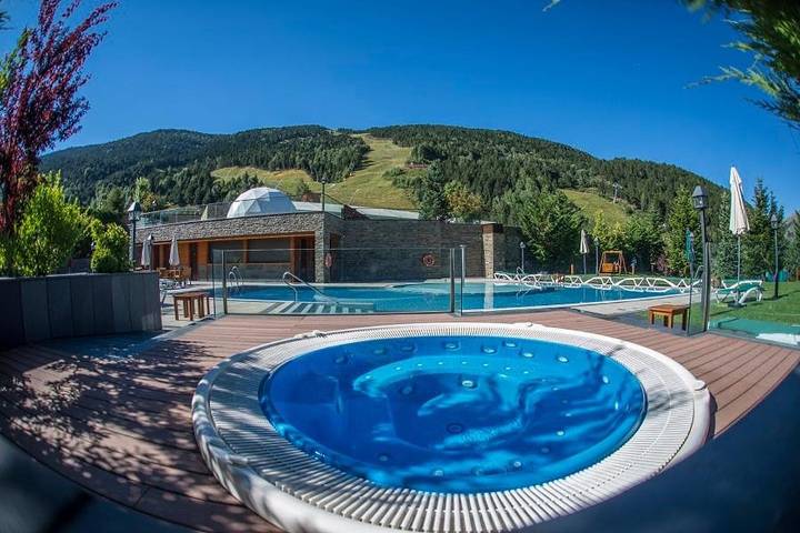 Hôtel pour 2 personnes, avec piscine ainsi que jardin et vue en Andorre - 3