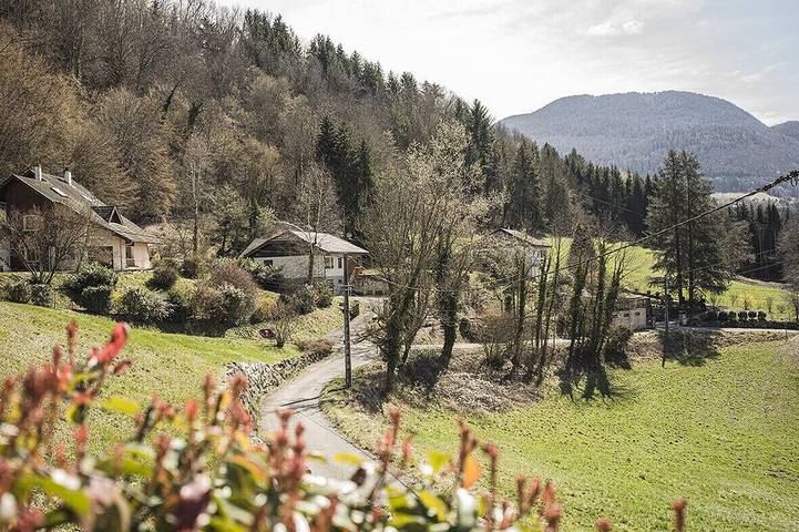 Gîte pour 8 personnes, avec jardin ainsi que jacuzzi et terrasse à Nâves-Parmelan - 4