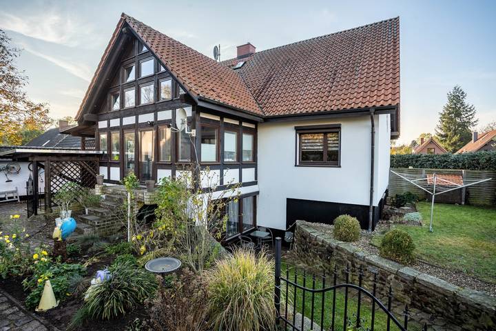 Ganze Wohnung, 'Große Ferienwohnung Mit Garten', Privatterrasse und Wi-Fi im Souterrain in Trollenhagen, Mecklenburg-Strelitz