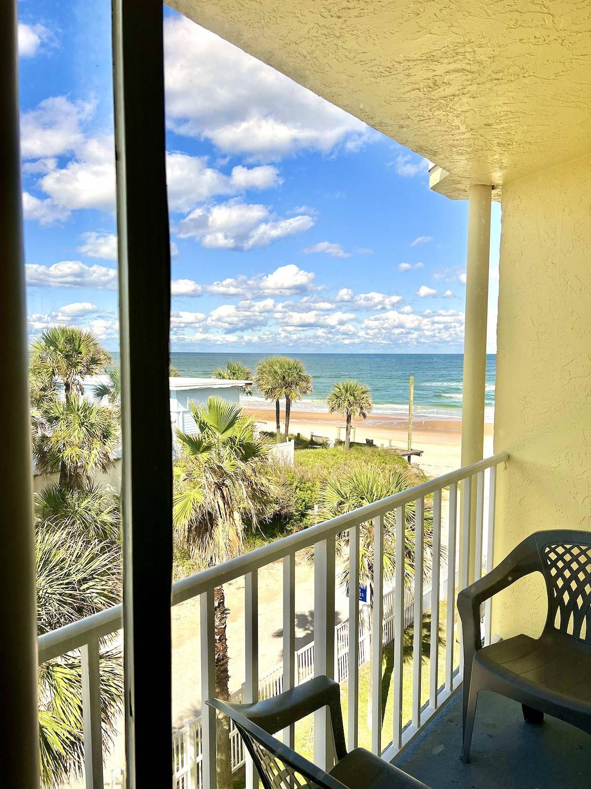 Ganze Wohnung, Beach Happy - Ocean View at Symphony Beach Club in Ormond Beach, Florida