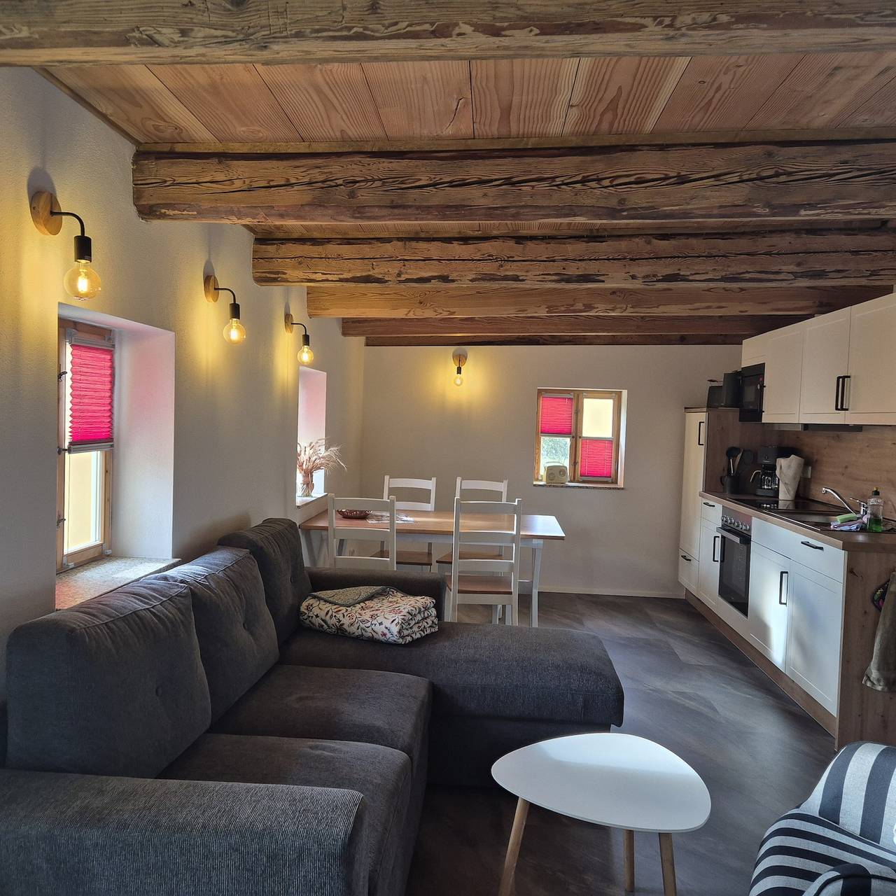 Ganze Wohnung, Ferienwohnung 'Scheibe' mit Bergblick und Wi-Fi in Bertsdorf-Hörnitz, Zittauer Gebirge