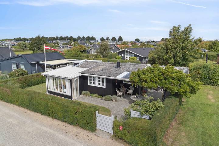 Ferieudlejning for 4 personer, med søudsigt og udsigt samt have, husdyr tilladt i Karrebæksminde