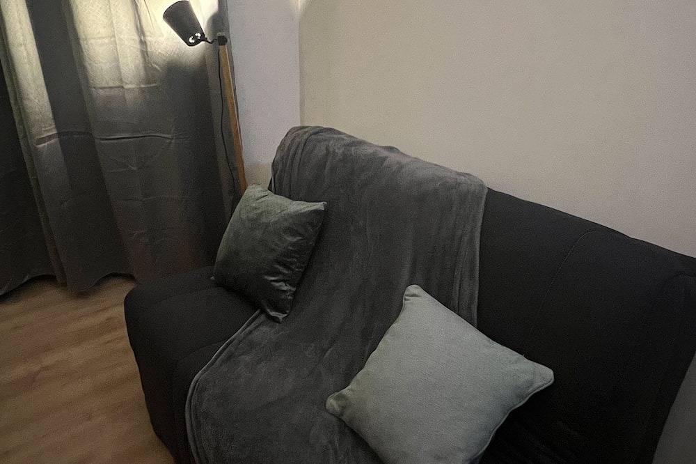 Entire apartment, Le Bjorn - Cosy T1 refurbished - Centre in Niort, Niort region