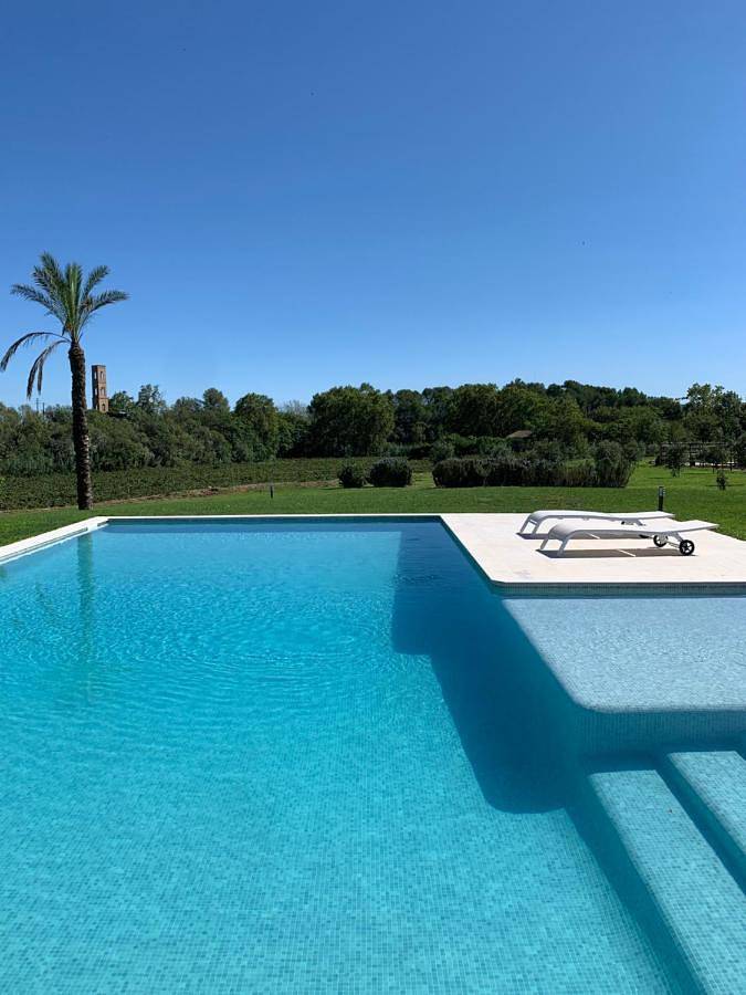 Gîte pour 4 personnes, avec vue ainsi que jardin et piscine dans San Martin Sarroca