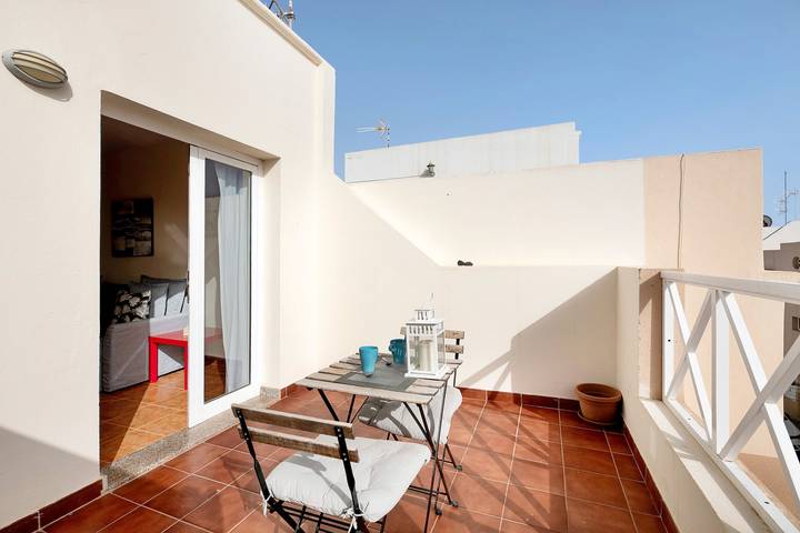 Ferienwohnung 'Luminoso Ático En Arrecife' mit privater Terrasse und Wlan in Arrecife, Lanzarote