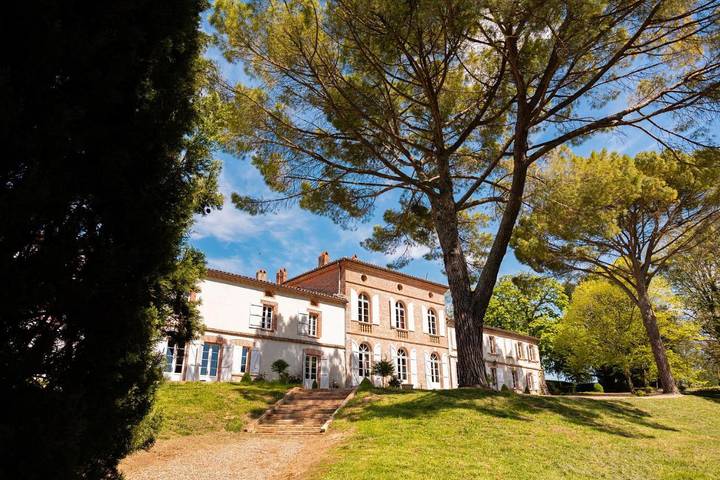 Location de vacances pour 2 personnes, avec Terrasse et Jardin ainsi que Piscine et Vue à Verfeil