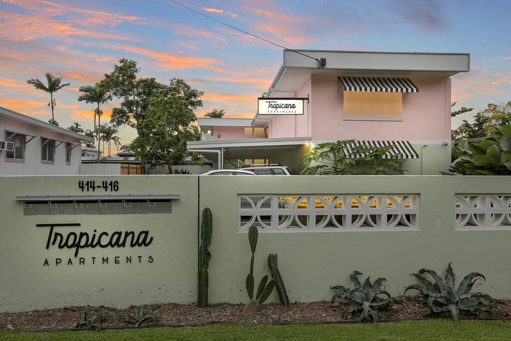 Ganze Wohnung, Tropical Getaway with Surfer Vibes – Cosy, Stylish 1-Bedroom Apartment in Cairns, Far North Queensland