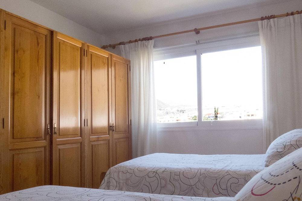 Ganze Wohnung, Wunderschönes Apartment direkt am Meer in Los Cristianos in Los Cristianos, Arona