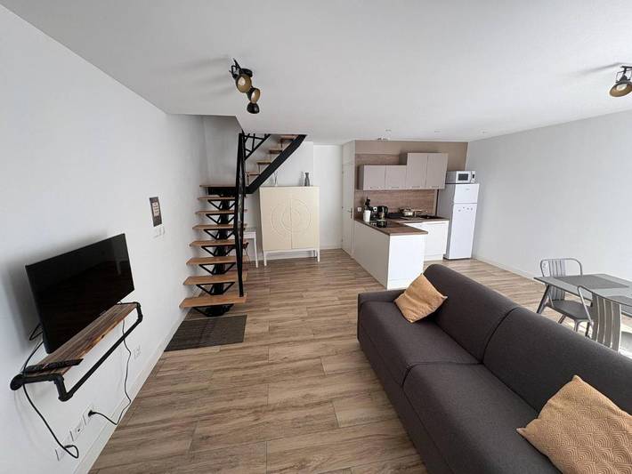 Location de vacances pour 4 personnes, avec terrasse à Saint-Maurice-de-Gourdans