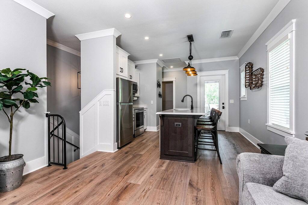 Ganze Wohnung, 2 min walk to Downtown/King Bed /Golf Cart Rental/Pet Friendly! in Mount Dora, Lake County