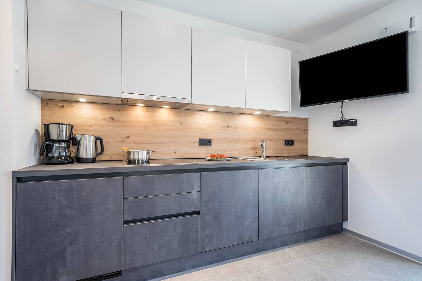Ganze Wohnung, Ferienwohnung "Sunnig - Sonnenlicht" mit Bergblick, Balkon & Wlan in Lana, Nonsberggruppe