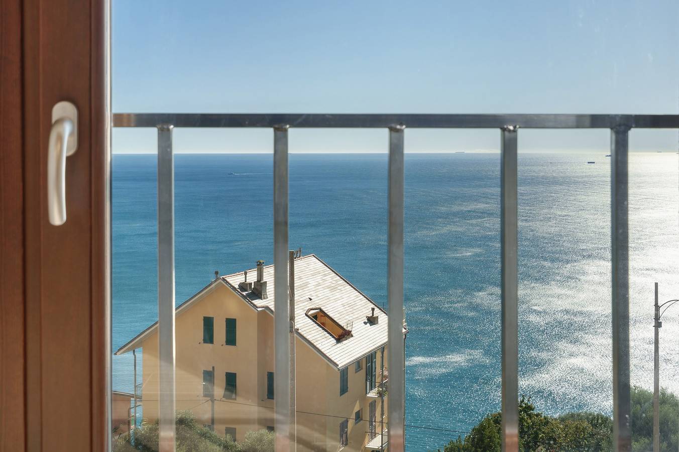 Apartamento inteiro, Apartamento 'La Mansarda Di Crevari' com Vista Mar, Estacionamento, Jardim, Wi-Fi e Ar Condicionado in Ponente (Genova), Génova