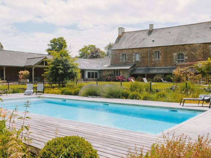 Hôtel pour 3 personnes, avec Terrasse et Jacuzzi ainsi que Jardin et Piscine à Le Tronchet - 2