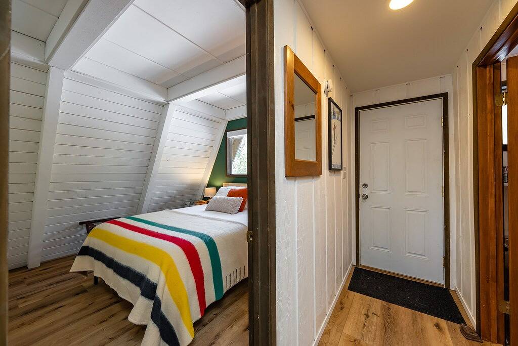 Dogwood Peak ~ Mid-Century A-Frame with Ac + Style in Shaver Lake, Kings Canyon Nationalpark