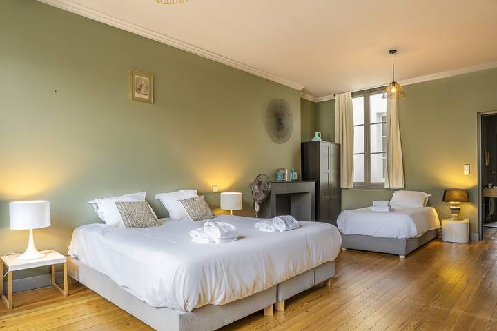 Apartamento entero, Magnífico apartamento para 5 personas idealmente situado Place Gambetta in Burdeos, Región de Burdeos