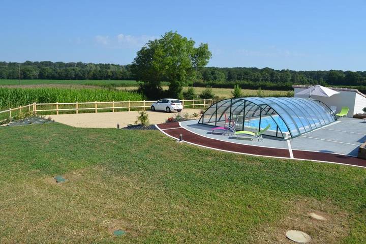 Location de vacances pour 12 personnes, avec jardin ainsi que piscine et vue à Mervent - 3
