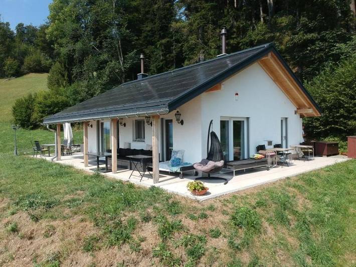Ferienhaus für 4 Personen, mit Terrasse und Garten in Sternenberg