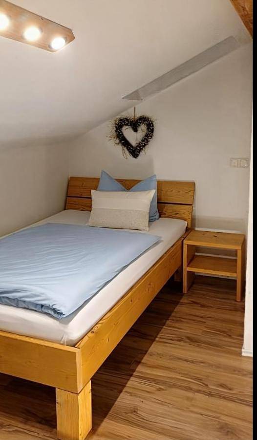 Ferienwohnung für 3 Personen, mit Ausblick und Terrasse sowie Seeblick, mit Haustier in Bruckmühl - 2