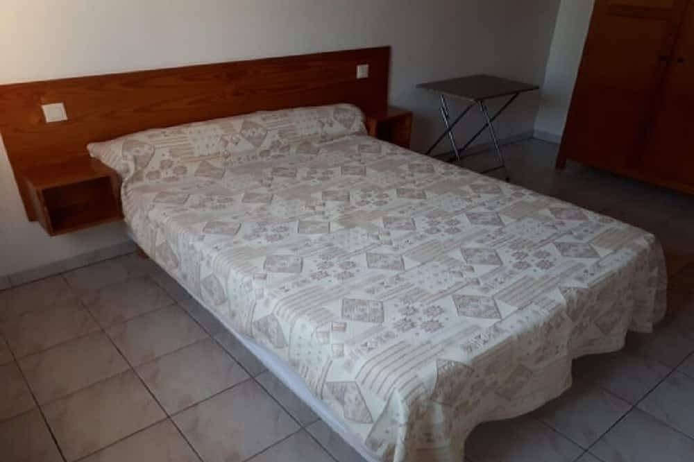 Appartement entier, Les Genêts (T2 Rdc) avec piscine in Eugénie-les-Bains, Landes