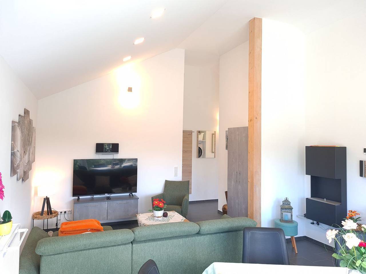 Haus Schwalbennest: Modernes Ferienhaus an der Nordsee mit umzäunten Garten in Sehestedt (Jade), Jade