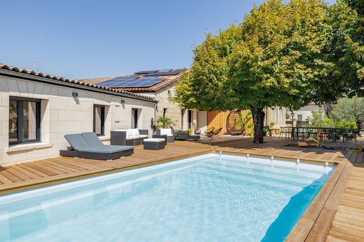 Casa de vacaciones 'La Suite - Balnéo Privative' con piscina compartida, Wi-Fi y aire acondicionado in Montagne, Región de Libourne