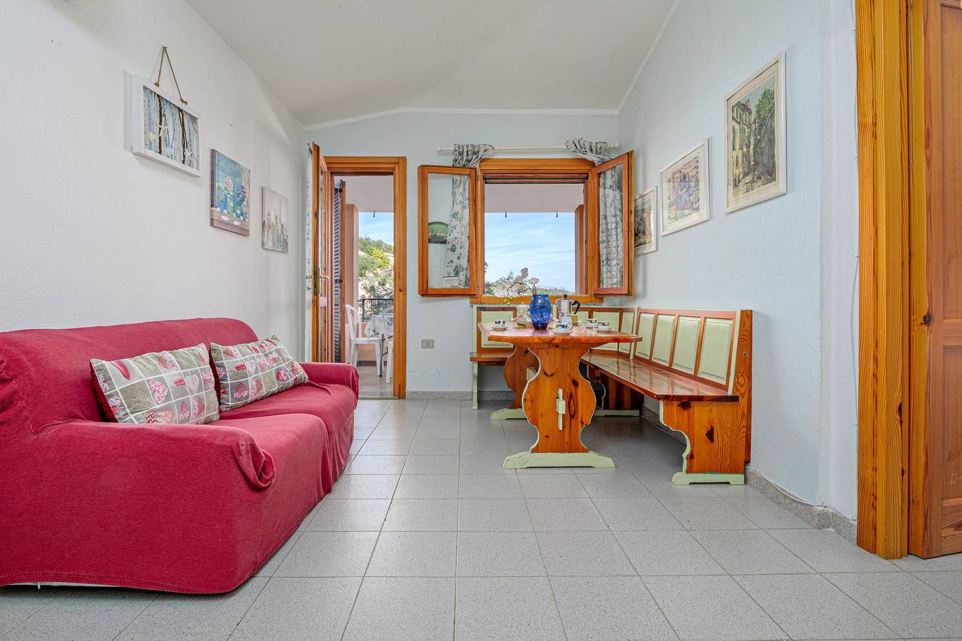Ganze Wohnung, Apartment „Quadrilocale Le Colonne“ mit Meerblick, privater Terrasse & Klimaanlage in Li Mori, San Teodoro