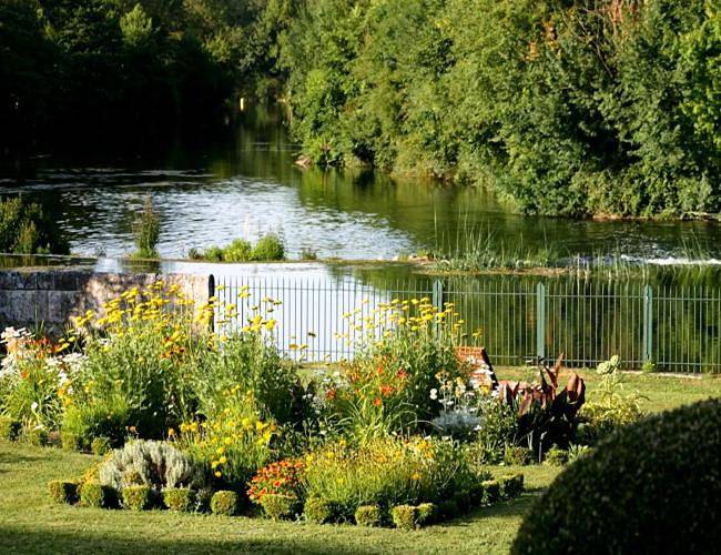 Location de vacances pour 2 personnes, avec jardin et vue à Saint-Même-les-Carrières - 2