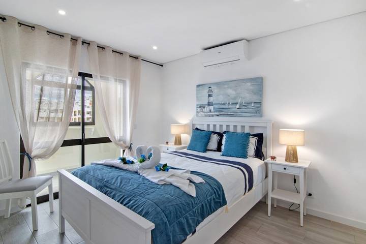 Ferienwohnung für 6 Personen, mit Balkon und Seeblick in Portimão