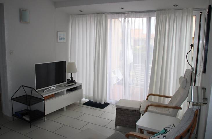 Gîte pour 4 personnes, avec terrasse ainsi que jardin et piscine, animaux acceptés dans Leucate naturiste - 4