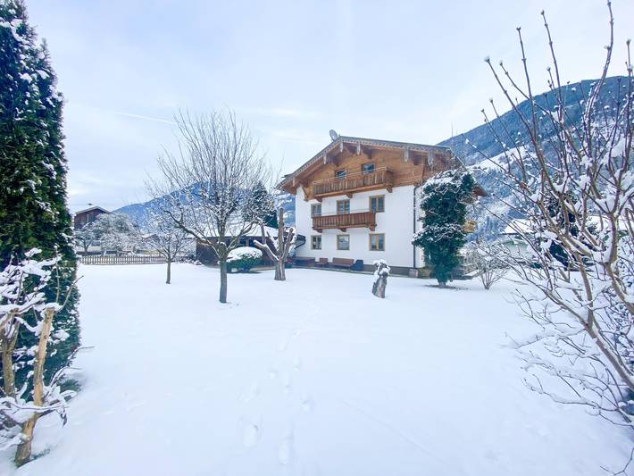 Hütte für 10 Personen, mit Balkon und Terrasse sowie Garten in Aschau im Zillertal