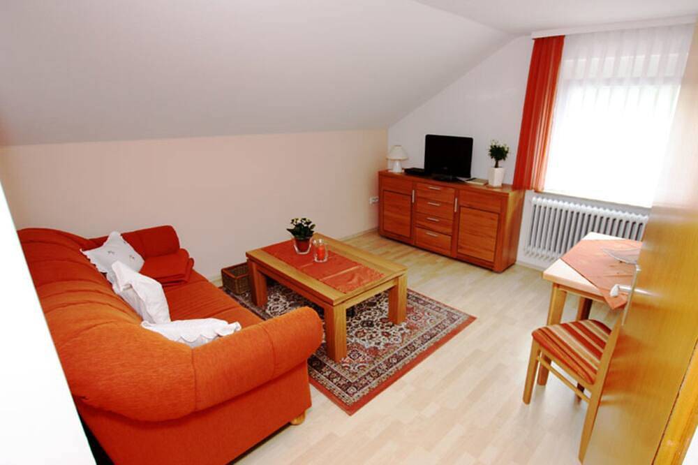 Ganze Wohnung, Ferienwohnung Am Himmelreich, 2 Schlafzimmer, max. 3 P. in Waldachtal, Landkreis Freudenstadt