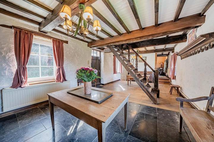 Location de vacances pour 9 personnes, animaux acceptés dans Celles (Houyet)