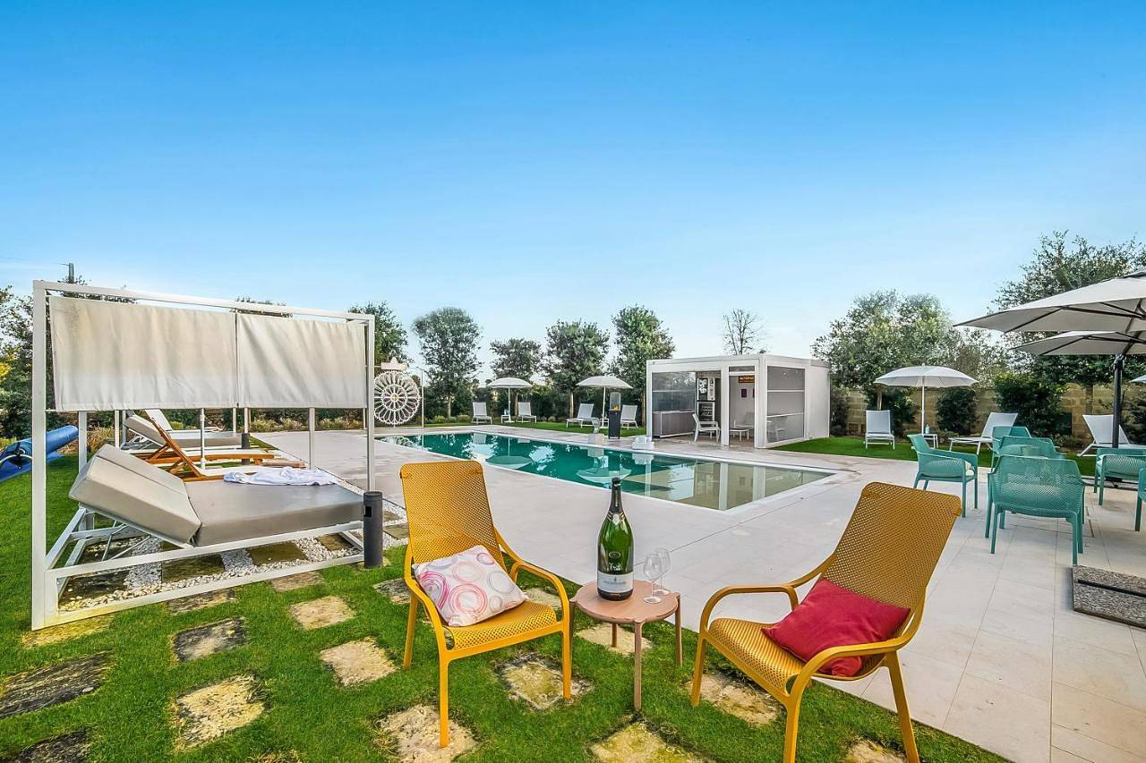 7 Bedroom Luxury Villa - Pool, Garden & Parking - Happy Rentals in Scorrano, Provincia di Lecce