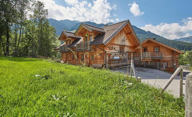 Hütte für 8 Personen, mit Ausblick und Sauna sowie Garten, mit Haustier in Saalbach
