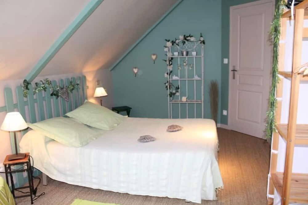 Gîte Les Hervelines with Private Pool, Garden & Wi-Fi in Pleudihen sur Rance in Pleudihen-sur-Rance, Dinan region