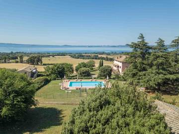 Ferienhaus für 5 Personen, mit Garten und Pool sowie Seeblick und Ausblick, mit Haustier in Bolsena