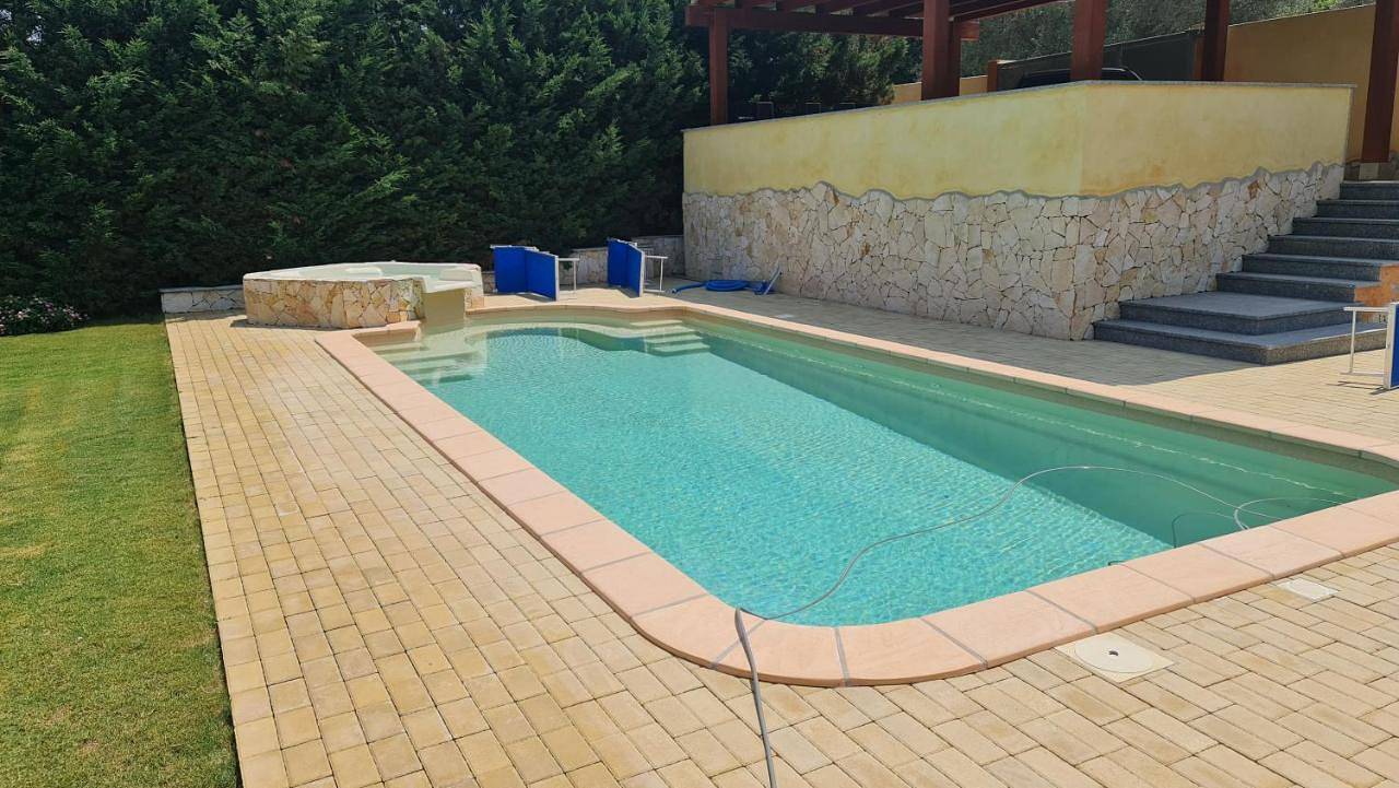 Villa Vivi. Piscina, idro, giardino e condizionatore in Capitana, Quartu Sant'Elena