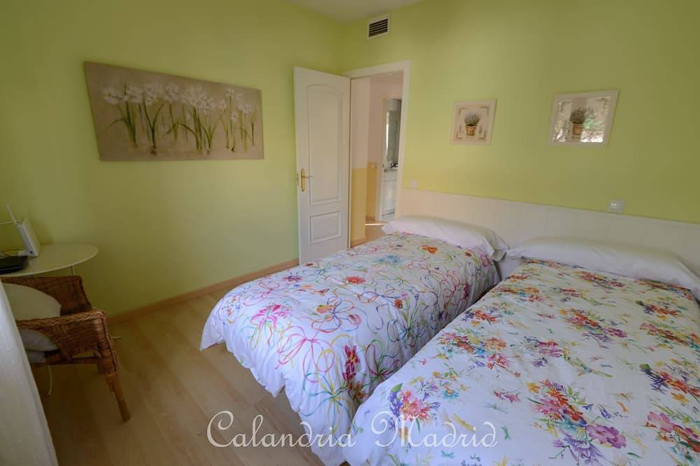 Villa de luxe jusqu'à 18 personnes. Madrid Capital Piscine et jardin privés. Wifi in Fuencarral-El Pardo, Madrid