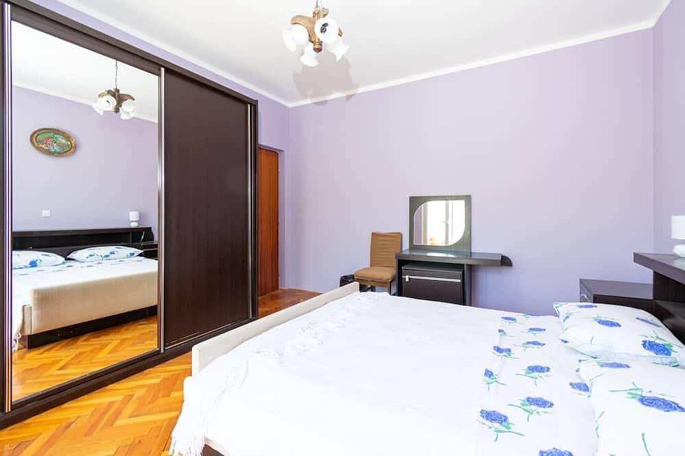Ganze Wohnung, 3-Zimmer-Ferienwohnung mit Balkon Kraj, Pasman (A-8457-a) in Ugrinici, Tkon