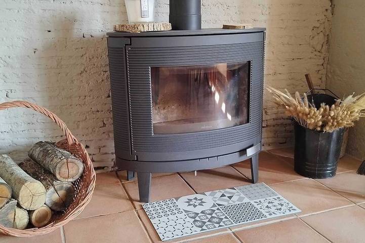 Location de vacances pour 12 personnes, avec Balcon ainsi que Jardin et Piscine à Saint-Aquilin