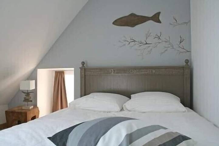 20 Meter Vom Hafen, Booten, Restaurants. Geräumiges Haus. Privater Parkplatz. in Port-en-Bessin-Huppain, Bayeux und Umgebung