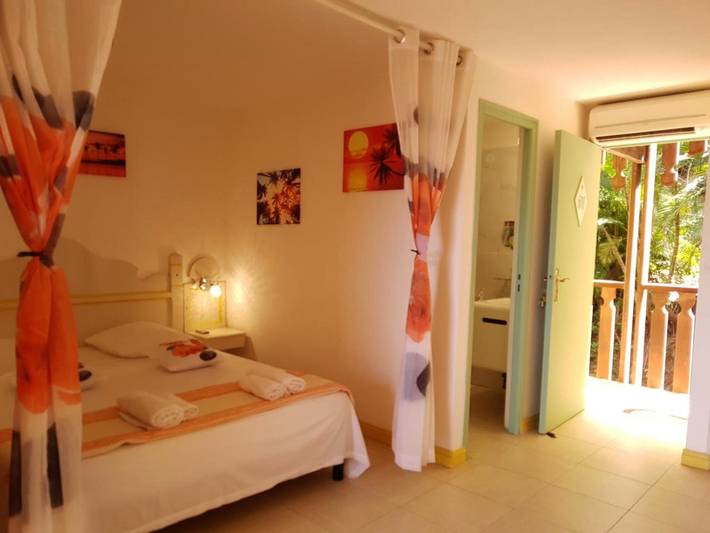 Gîte pour 4 personnes, avec jardin et vue dans Anse Caritan