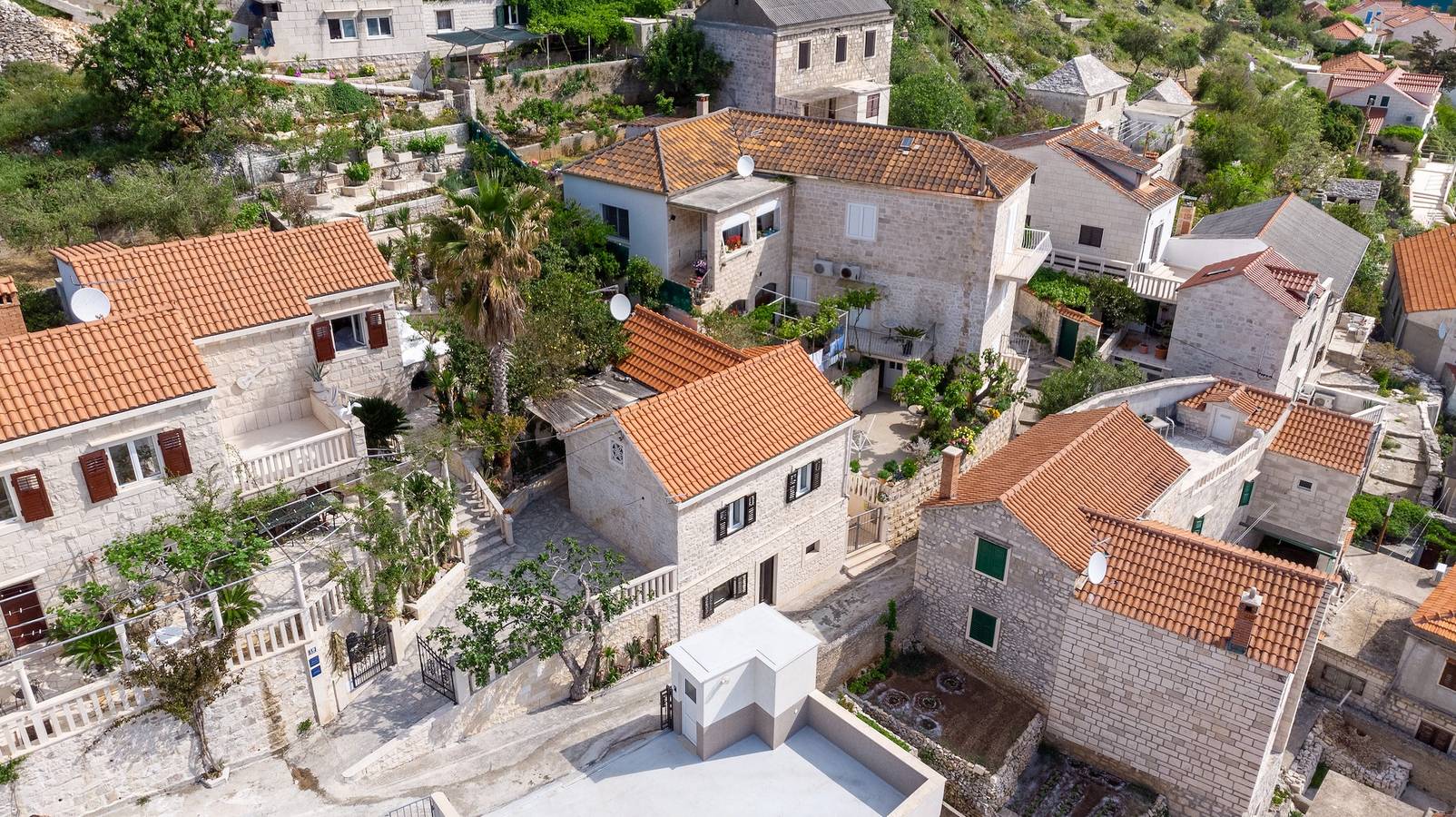 3-Zimmer-Haus mit Terrasse und Meerblick Pucisca, Brac K-14003 in Pucisca, Brac