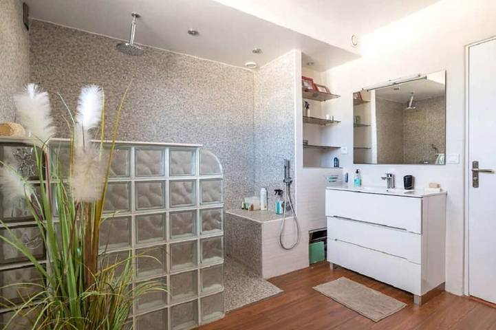 Gîte pour 2 personnes, avec terrasse ainsi que jardin et jacuzzi à Aulnay-sous-Bois - 3